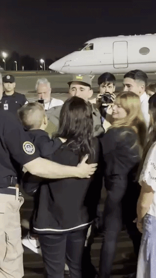 Video: así fue el primer abrazo entre Nahuel Gallo y su hijo