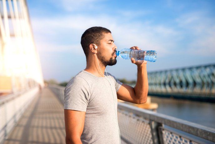 La hidratación es clave para no sufrir con el calor. 