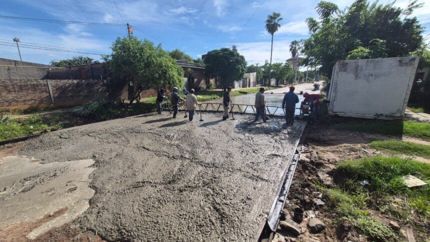 Sáenz Peña: El municipio avanza con la pavimentación de calles en distintos barrios