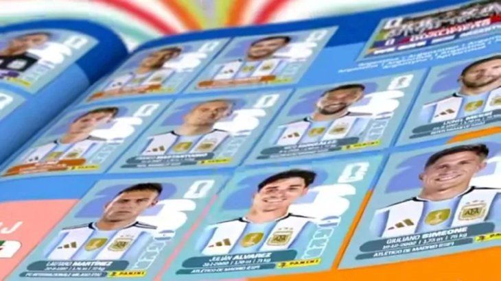En 2022, Paulo Dybala no fue incluido en las páginas argentinas del álbum Panini, pero su figurita fue lanzada en el paquete de actualización.
