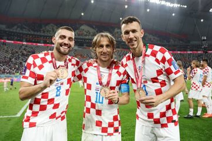 Mateo Kovacic (izquierda) e Ivan Perisic (derecha) van por su cuarta cita mundialista, Luka Modric (medio) por la quinta.