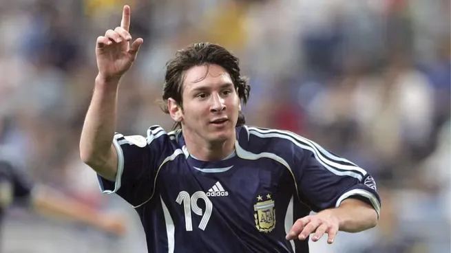 Entró a los 37 minutos del segundo tiempo frente a Serbia y Montenegro en el Mundial 2006.