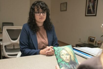 La escritora Camila Grunwald presentó a Carmen Delgado sus dos nuevos libros