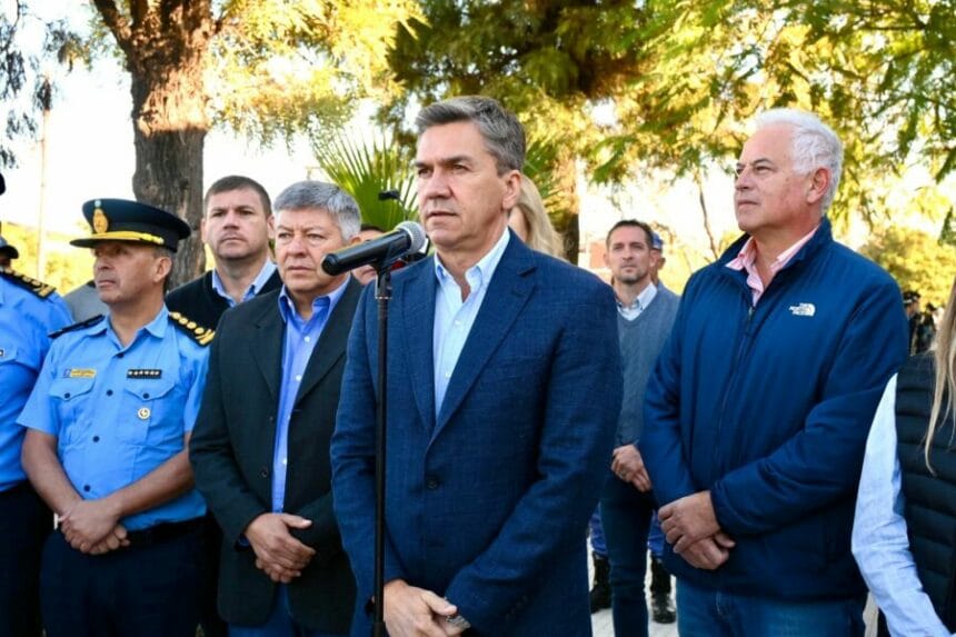 Castelli: El Gobernador Zdero Inauguró Las Refacciones En La Comisaría Primera