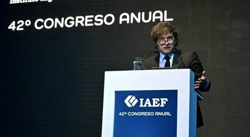 Javier Milei: «Cuando levantamos el cepo, los econochantas dijeron que el dólar se iba a las nubes»