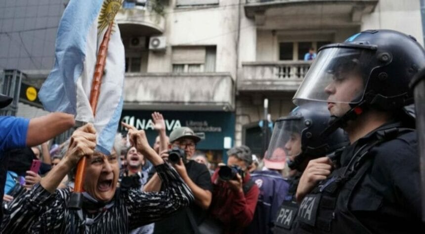 Marcha de jubilados: tensión por la aplicación del protocolo antipiquetes