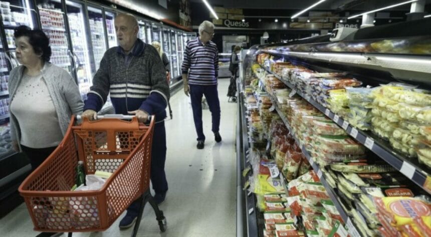 La salida del cepo no afectó a la inflación que bajó de 3,7% en marzo a 2,8% en abril