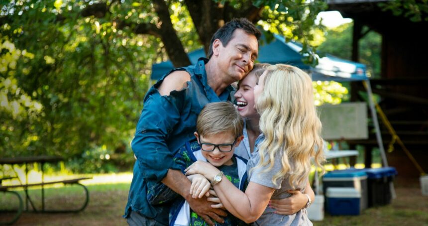Cómo es «Campamento en familia», una de las películas más vistas de Netflix