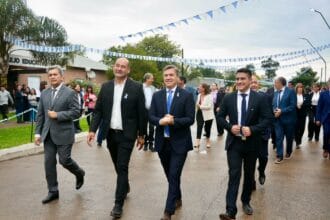 Basail: el gobernador Zdero encabezó el acto central por el 215° aniversario de la revolución de Mayo