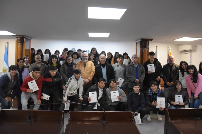 Alumnos de la EES Nº 95 “Felipe Gallardo” visitaron la Legislatura y se formaron sobre el rol de los diputados