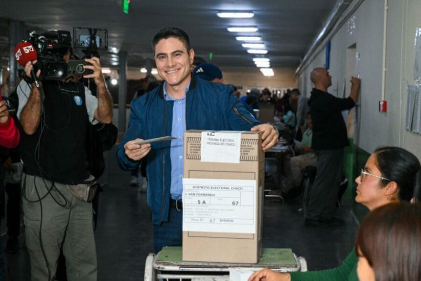 Votó Julio Ferro: “Es muy importante que la gente se exprese en las urnas y elija a sus diputados”