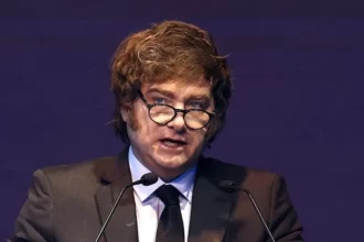 Javier Milei celebró la baja de la inflación y llenó de elogios a Luis Caputo