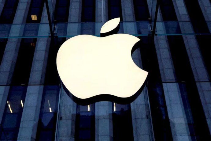 Apple analiza comprar una reconocida empresa tecnológica para remontar en la carrera por la IA