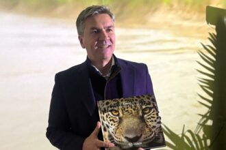 Buenos Aires: El Gobernador Zdero Presentó El Libro“el Impenetrable” En La Casa Del Chaco