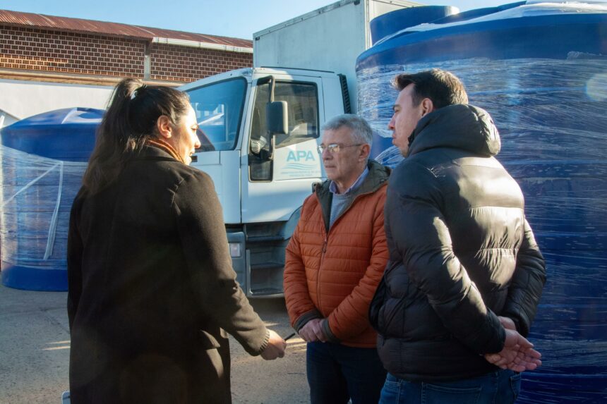 Convenio Chaco-unicef: Se Comenzarán A Instalar  Tanques De Agua En El Interior Provincial