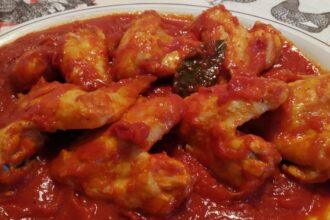 Cómo hacer unas deliciosas alitas de pollo con salsa de tomate