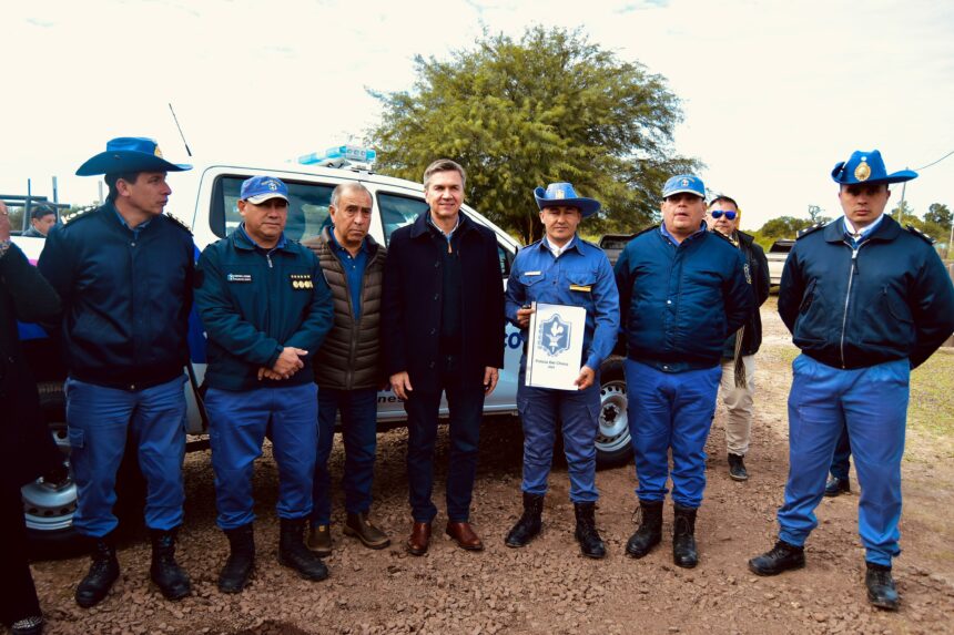 El Gobernador Zdero Entregó Una Camioneta 4×4 Para Fortalecer Al Destacamento Rural De La Leonesa