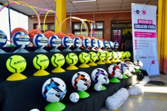 Un Antes Y Un Después Para El Impenetrable: El Gobernador Zdero Entregó Kits De útiles Escolares Y Elementos Deportivos Para Escuelas De La Región