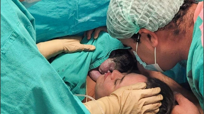 El Garrahan hizo historia: primer hospital público de Argentina en realizar una cirugía a una bebé dentro del útero de su madre