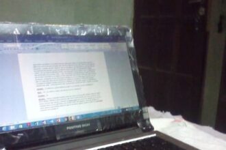 RESISTENCIA: Motochorros Abordaron A Una Docente  De La ESJA N° 1 Y Robaron Su Notebook y Documentación