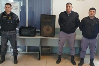 PAMPA DEL INDIO: Sustrajeron Equipos De Una Escuela, Pero Los Efectivos Los Recuperaron En Una Casa Abandonada