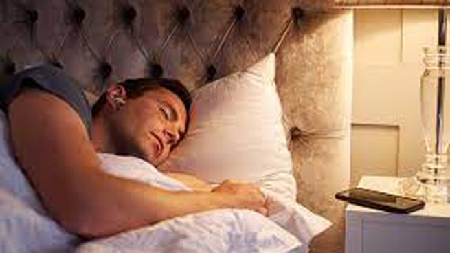 El mejor accesorio para tu mesita de luz: el invento que combina un reloj, un cargador y hasta una estufa