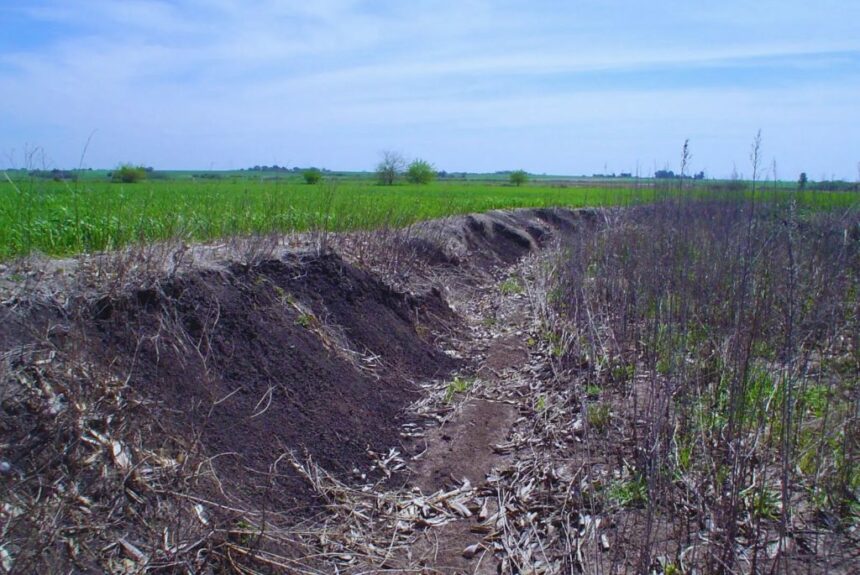 Entre Ríos avanza con un ambicioso plan de sistematización para conservar suelos y proteger caminos rurales