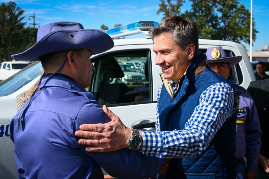Plan Estratégico De Seguridad: El Gobernador Zdero Entregó Un Patrullero Nuevo Para La Policía Rural De Presidencia De La Plaza