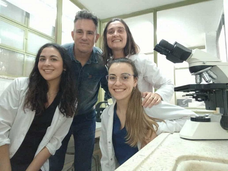 Becaria de la UNNE descubre cómo dos proteínas influyen en la agresividad del cáncer de cuello uterino