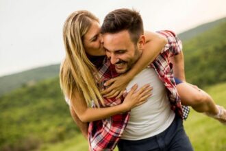 ¡Atención románticos! Estos son los consejos infalibles para enamorar a la persona de tus sueños, según la IA