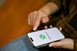 Sacudir el teléfono para reportar fallas en WhatsApp, la nueva función de la aplicación