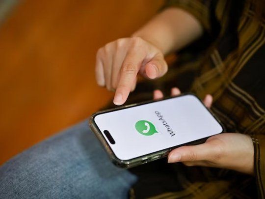 Sacudir el teléfono para reportar fallas en WhatsApp, la nueva función de la aplicación