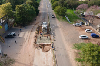 El municipiode Sáenz Peña avanza con la repavimentación de la avenida Los Inmigrantes