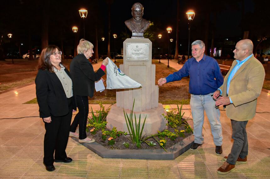 El municipio termal repuso la placa denominativa de la plaza Juan B. Justo y recordó al Centro Socialista
