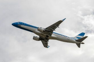 Paro de controladores aéreos: miles de personas afectadas y una fuerte denuncia de Aerolíneas Argentinas