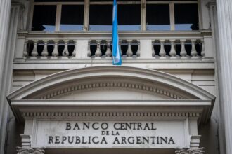 El BCRA endurece los controles y obliga a los bancos a inmovilizar hasta la mitad de sus pesos