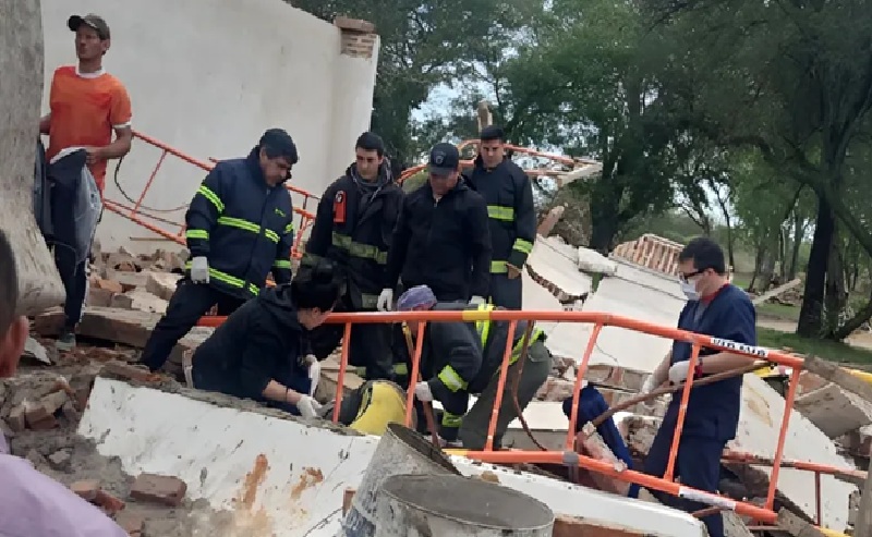 RESISTENCIA: Derrumbe En Una Obra: Tres Obreros Heridos Y Un Amplio Operativo De Rescate