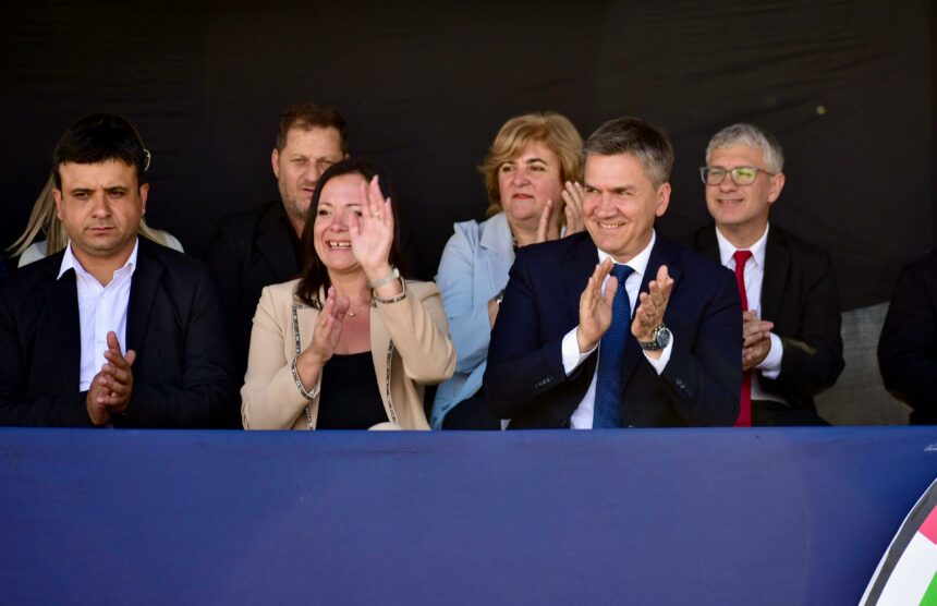 El Gobernador Zdero Acompañó El Acto Por El 88° Aniversario De Tres Isletas