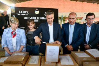 El Gobernador Zdero Presidió La Apertura De Sobres Para La Construcción De La Efp N°14 Y La Refacción Integral De La Eet N°5