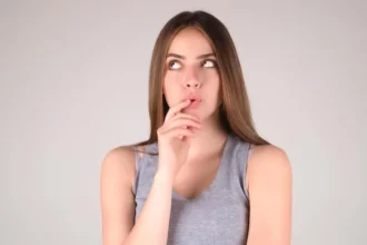 Estas son las 10 palabras que repiten las personas menos inteligentes, según la Inteligencia Artificial