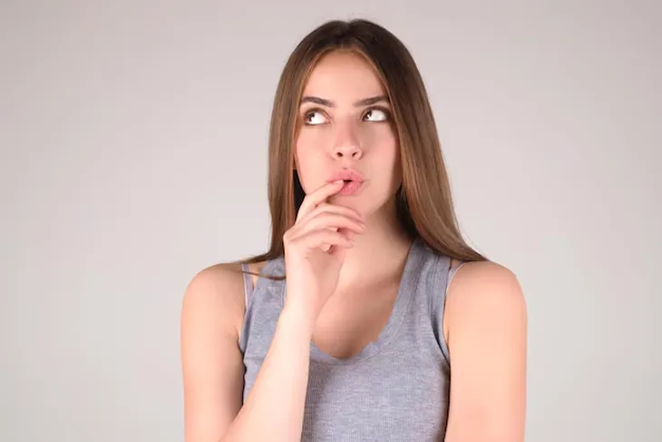 Estas son las 10 palabras que repiten las personas menos inteligentes, según la Inteligencia Artificial