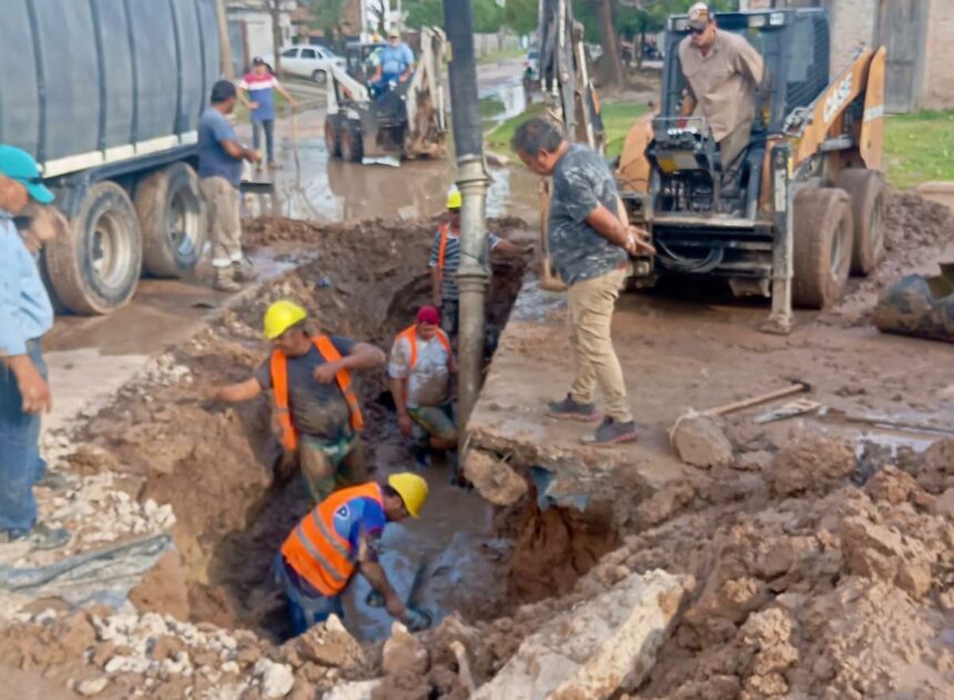 Gral. San Martín: Sameep Reparó Caño Maestro Y Se Restablece El Servicio De Agua Potable En Barrios De La Zona Sur