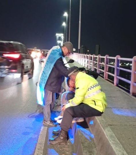 CHACO: Evitaron Que Un Hombre Se Arroje Del Puente Chaco-Corrientes