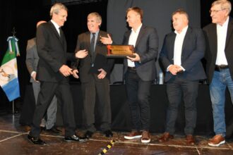 Modernización Catastral: El Gobernador Zdero Encabezó Capacitación Y Homenaje Al Agrimensor Carlos Diez