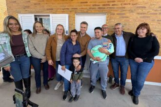 Pampa Del Infierno: El Gobernador Zdero Entregó Viviendas Del Programa Provincial ñachec