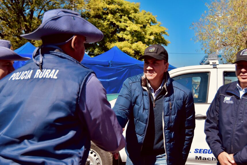 Plan Chaco Seguro: El Gobernador Zdero Entregó Un Nuevo Vehículo Para La Policía Rural De Machagai