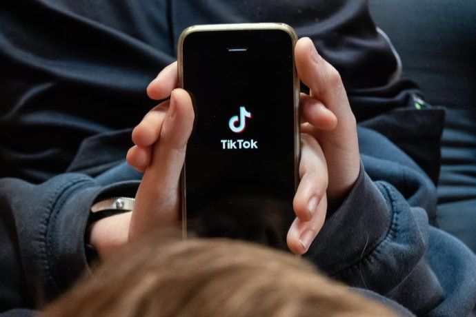 Reino Unido: TikTok sustituirá a cientos de moderadores humanos por inteligencia artificial