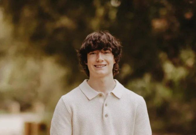 Un adolescente se suicidó y sus padres demandaron a OpenAI tras alegar que ChatGPT lo orientó en la decisión