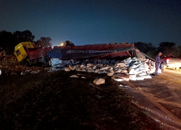 COLONIA BENÍTEZ:  Intentaron Saquear Un Camión Cargado Con Azúcar Tras Un Choque En Ruta 11