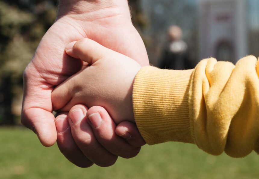 Mantener a un hijo puede costar más de medio millón de pesos, según el Indec: los detalles del informe